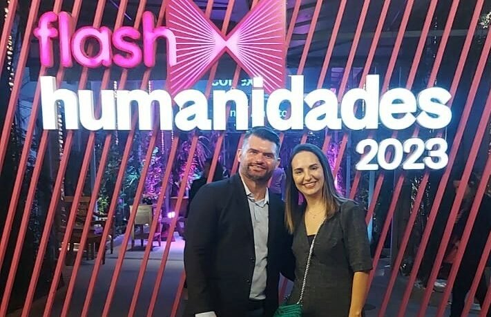 Ricardo Magna Muraroto, Analista de Marketing PL da Rodobens, e Monica Bebel, Gerente de Desenvolvimento da Rodobens, na cerimônia de premiação