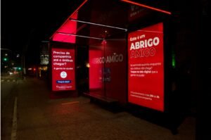 Ponto de Ônibus "Abrigo/Amigo" - Bradesco Seguros