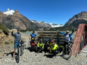Imagem: Luiz Morales, diretor da Lar Corretora de Seguros e grupo de cicloturismo