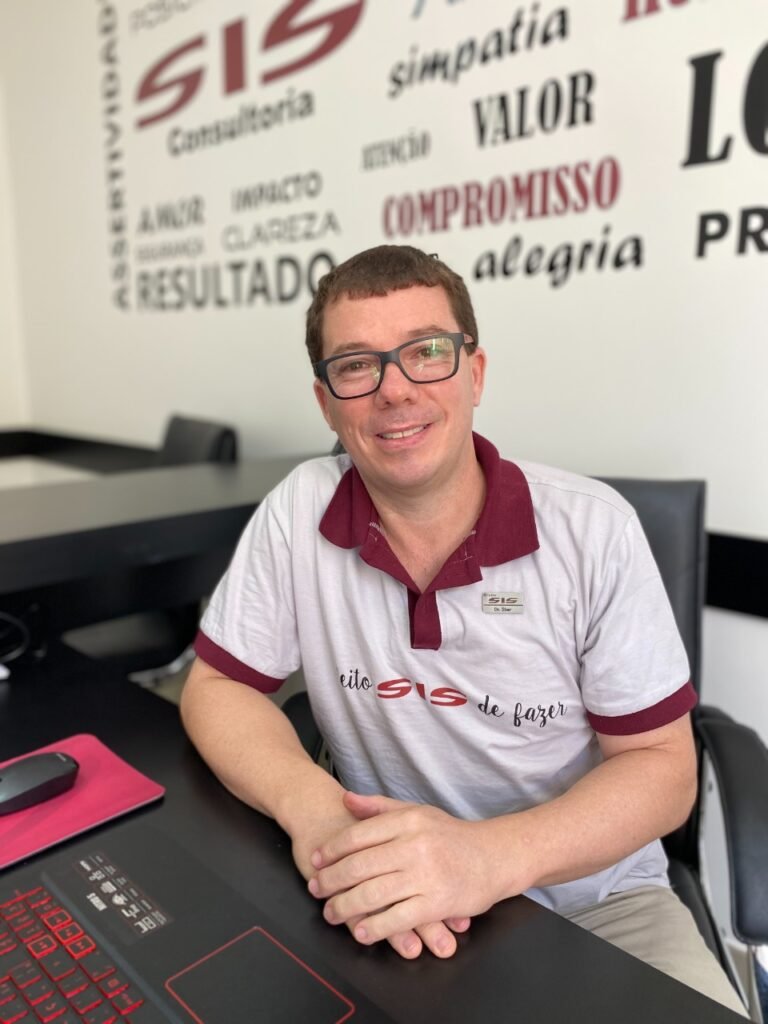 Éber Feltrim, especialista e consultor de negócios na área da saúde e CEO da SIS Consultoria,