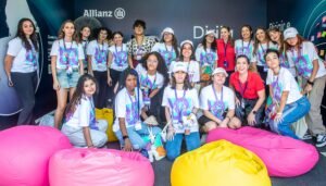 Colaboradoras da Allianz Seguros e participantes no Girls on Track | Foto: Ayumi Yamamoto