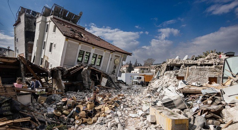 Um novo recorde de 142 catástrofes naturais acumula 108 bilhões de dólares em perdas seguradas em 2023, de acordo com Swiss Re Institute 