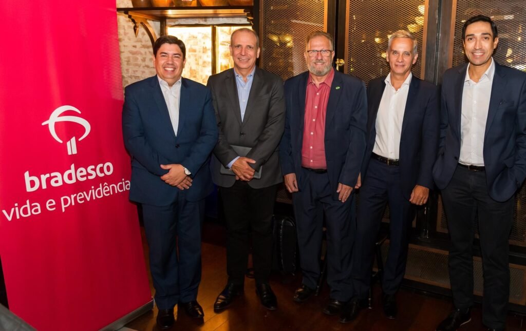 Luciano Santos, José Pires, Álvaro Fonseca, Anderson F. Mundim Martins e Alex Queiroz (Esq. Dir) |
Foto: Antranik Photos