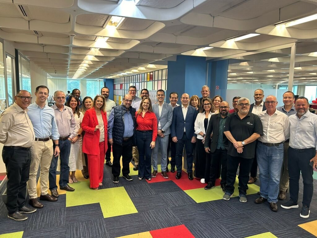 Membros do SINCOR-SP, MAPFRE em apresentação da estrutura de Assistência da MAWDY