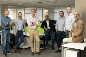 da esquerda para a direita: Rodrigo Guedes (SIMgular), Felipe Mota (SIMgular), Thomaz Menezes (It'sSeg), Flávio Marotta (SIMgular), Lucas Arruda (It'sSeg), Roberto Dabés (SIMgular) e Danilo Seixas (It'sSeg).