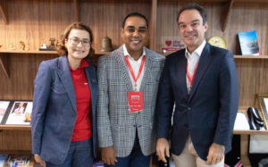 Fátima Lima (MAPFRE), Gilson Rodrigues (G10 Favelas) e Felipe Nascimento (MAPFRE)