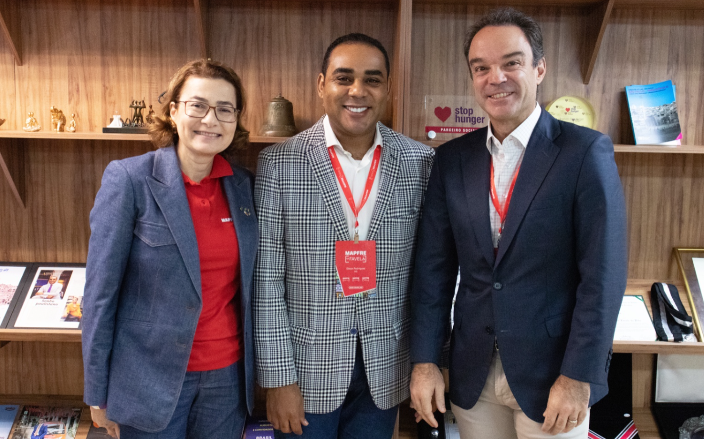 Fátima Lima (MAPFRE), Gilson Rodrigues (G10 Favelas) e Felipe Nascimento (MAPFRE)