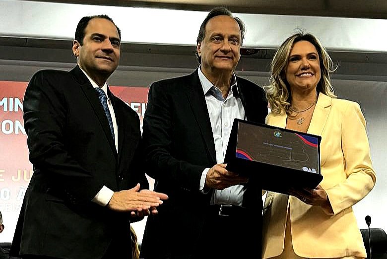 Presidente do Grupo Bradesco Seguros é homenageado como personalidade do Direito Securitário pela OAB Nacional