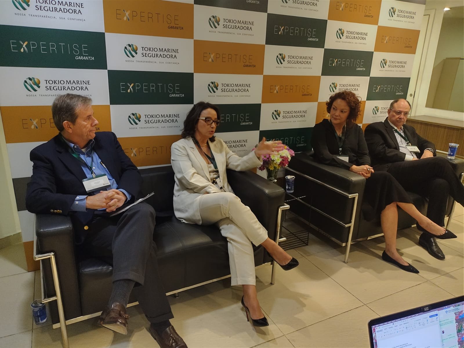 Felipe Smith, da Tokio Marine; Debora Schalch; Schalch Advogados; Maria Stella Lopes Okajima, Assessora Chefe do Gabinete do Secretário de Estado de Infraestrutura e Logística do Mato Grosso; e Venilton Tadini, Presidente-executivo da ABDIB