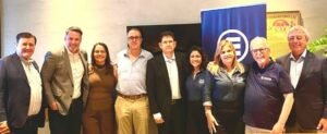 Foto: Da esquerda para direita: Gilberto Villela, segundo Secretário da Aconseg-RJ; Nelson Veiga, diretor Executivo Comercial da Allianz; Jaqueline Rocha, segunda Tesoureira da Aconseg-RJ; César Augusto Braga, primeiro Secretário da Aconseg-RJ; Eduard Folch, presidente da Allianz; Livia Prata, diretora Comercial RJ/ES da Allianz; Cristiane Abreu, gerente da Filial Assessoria Allianz; Joffre Nolasco, primeiro Tesoureiro da Aconseg-RJ e Luiz Philipe Baeta Neves, presidente da Aconseg-RJ – Foto: Divulgação