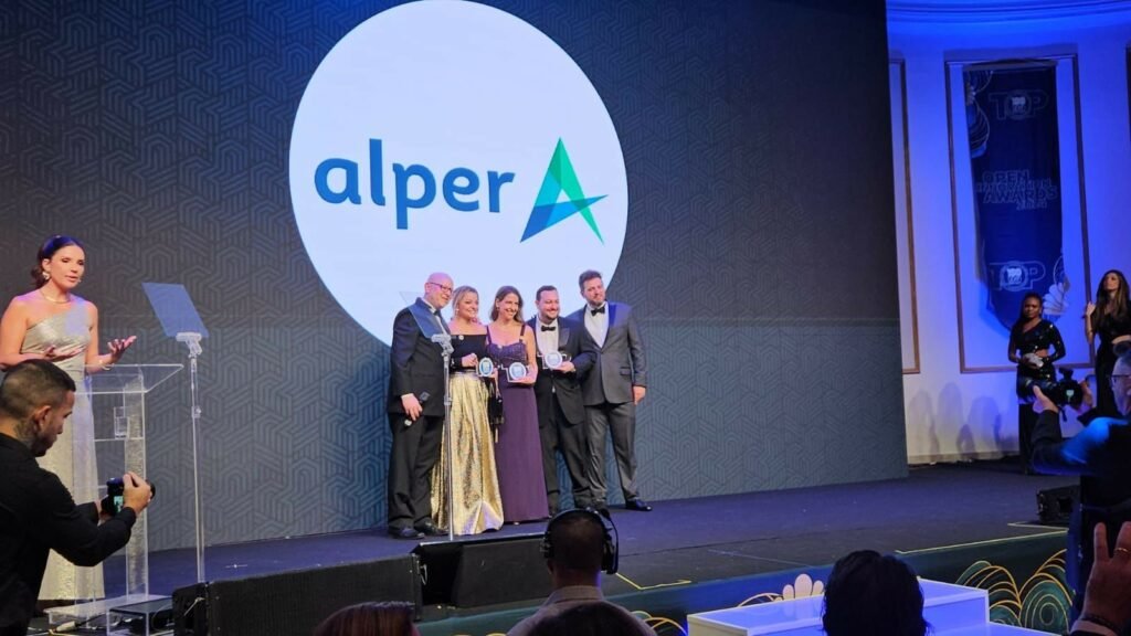 Equipe Alper recebe reconhecimento por sua liderança e estímulo na inovação de startups