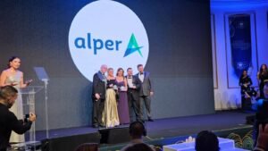 Equipe Alper recebe reconhecimento por sua liderança e estímulo na inovação de startups