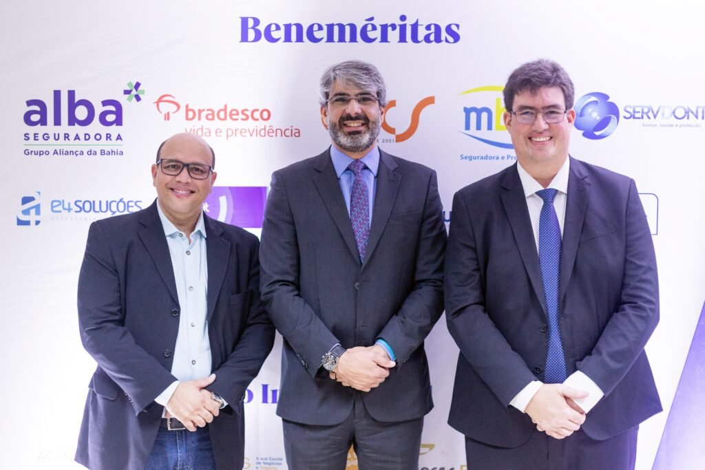 Foto: Ulisses Brito (diretor de Operações da E4 Soluções), Paulo Rebello (diretor-presidente da Agência Nacional de Saúde Suplementar/ANS), Antonio Daniel Mota (presidente do CSP Bahia)