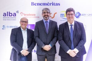 Foto: Ulisses Brito (diretor de Operações da E4 Soluções), Paulo Rebello (diretor-presidente da Agência Nacional de Saúde Suplementar/ANS), Antonio Daniel Mota (presidente do CSP Bahia)