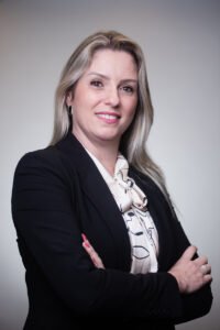 Foto: Jacqueline Izabel, diretora de desempenho comercial e experiência do cliente da MAPFRE e Karine Brandão, diretora executiva do Canal Corretor da MAPFRE