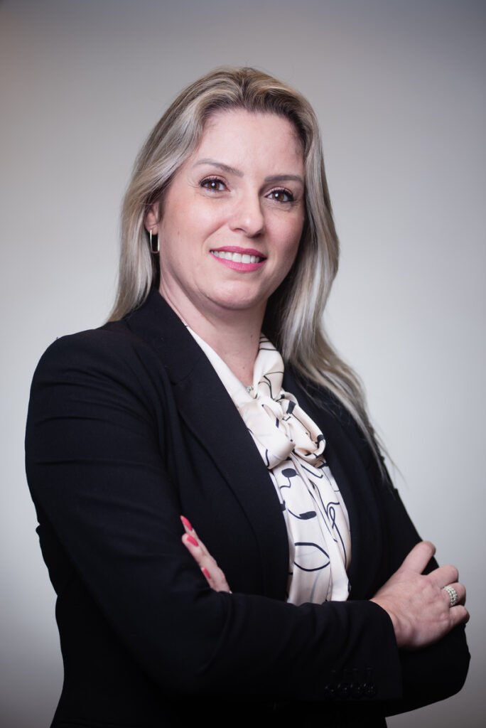 Foto: Jacqueline Izabel, diretora de desempenho comercial e experiência do cliente da MAPFRE e Karine Brandão, diretora executiva do Canal Corretor da MAPFRE