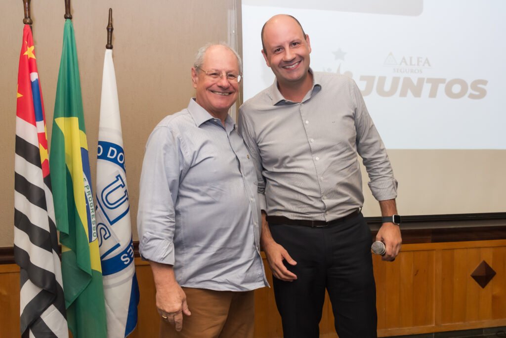 Augusto Esteves e Leonardo Zavatini; UCS e Alfa Seguros.