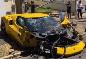 Acidente com Ferrari de R$3,5 milhões