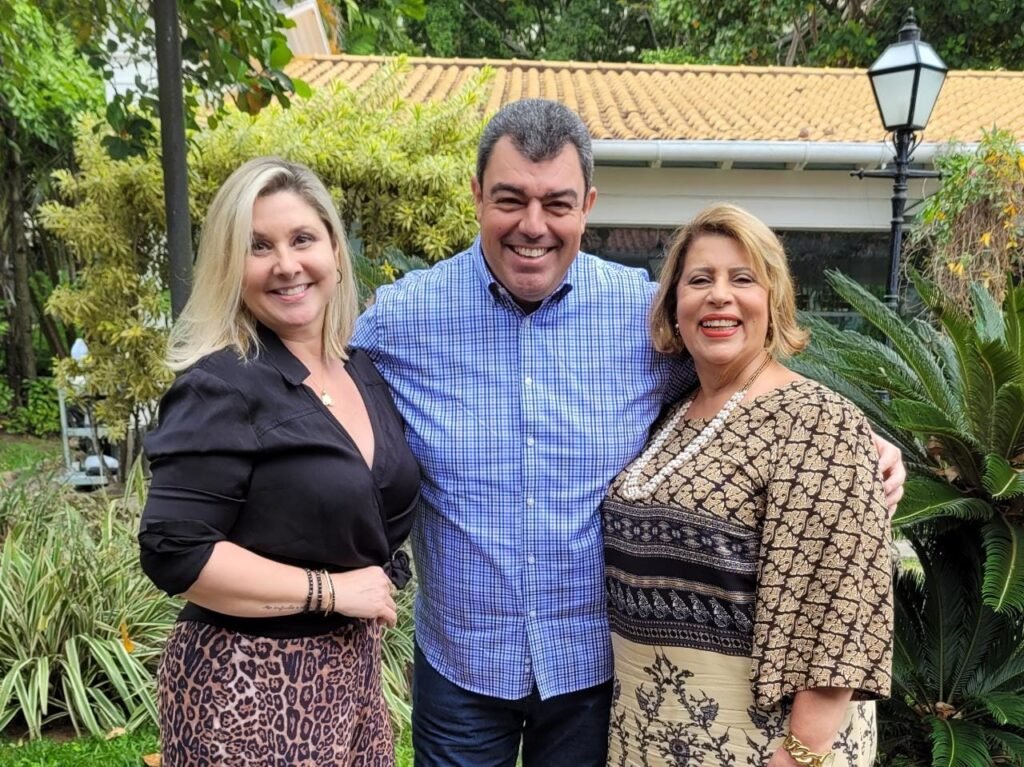 Dayse Magesti; Marco Aurélio Marques e a presidente Fátima Monteiro