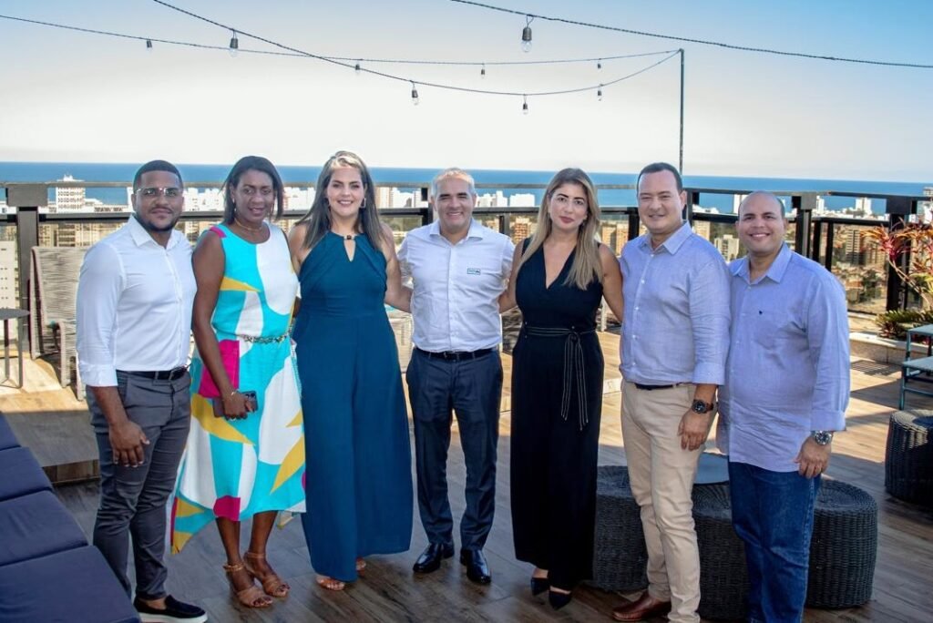 Equipe da E4 Soluções e executivos da Seguros Unimed durante evento em Salvador/BA