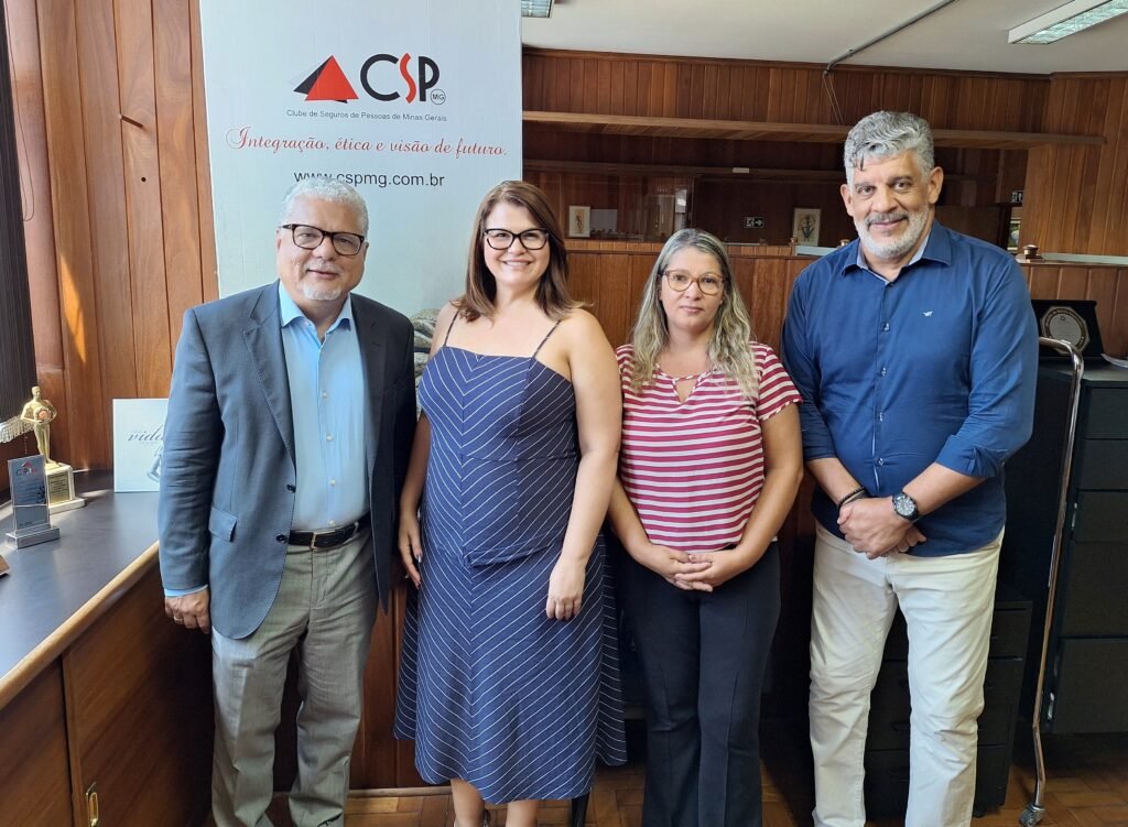 João Paulo Mello, presidente do CSP-MG, Nívea Barros, coordenadora de Ensino Superior da ENS, Elenice Souto, secretária executiva do Clube, Maurício Tadeu Morais, diretor da entidade