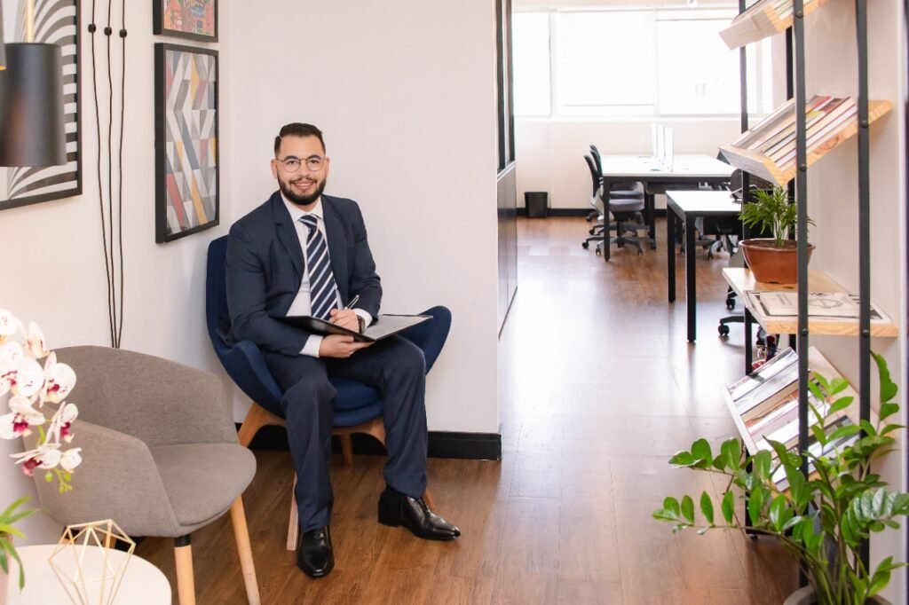 Dr. Thayan Fernando Ferreira