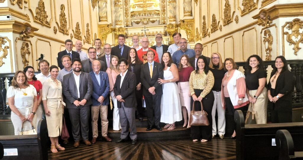 Presidente e diretoria do CVG-RJ, sócios e beneméritas, além de representantes de entidades do mercado de seguros e demais convidados reunidos na Igreja Nossa Senhora do Carmo (*) Divulgação