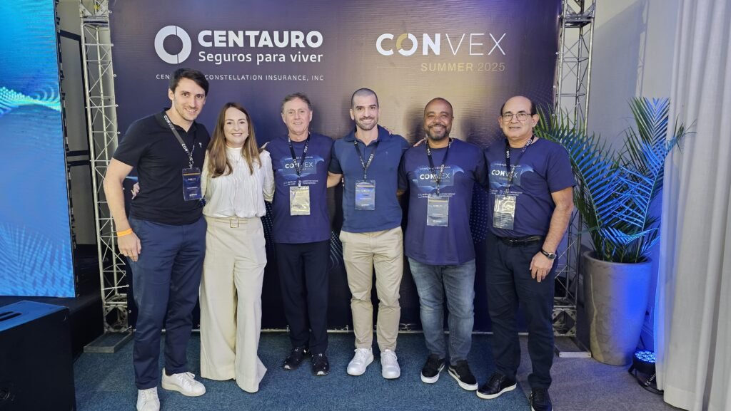 O CEO da STOA, Eduardo Marcellini, a executiva responsável pela filial Curitiba STOA, Thais Lemberg, o Presidente da Centauro, Ricardo Iglesias, o gerente Sênior de Projetos e Negócios da Centauro, Benedito Martins, e o Diretor Financeiro da Centauro, João Francisco