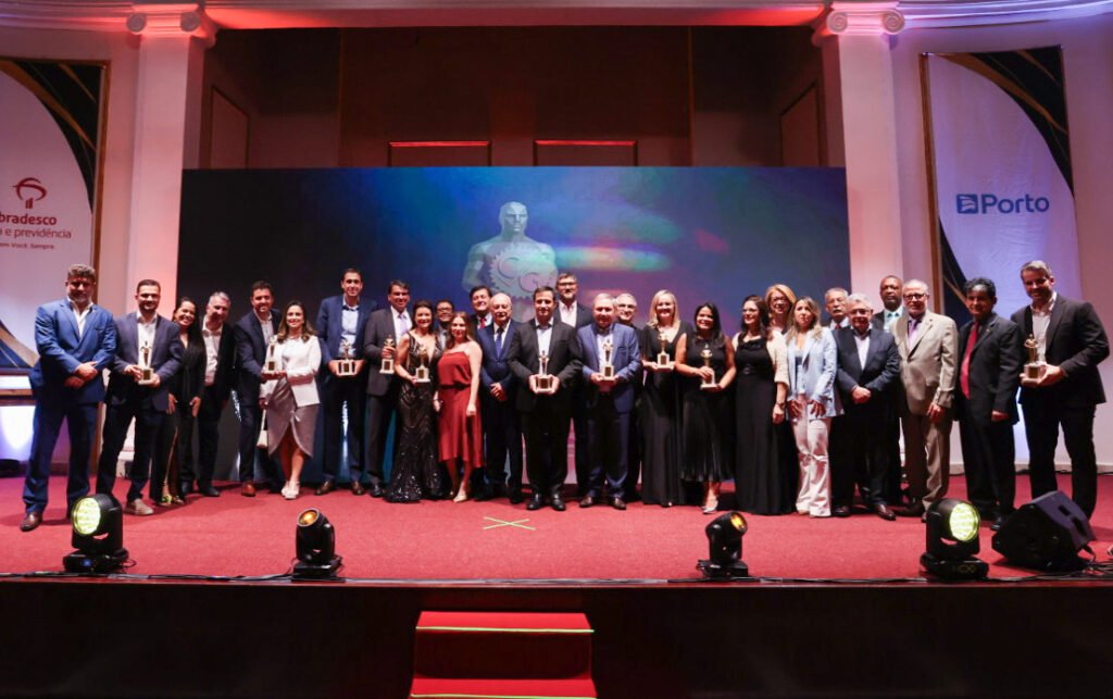 Diretoria do CVG-RJ e premiados da 49ª edição do "Oscar do Seguro"