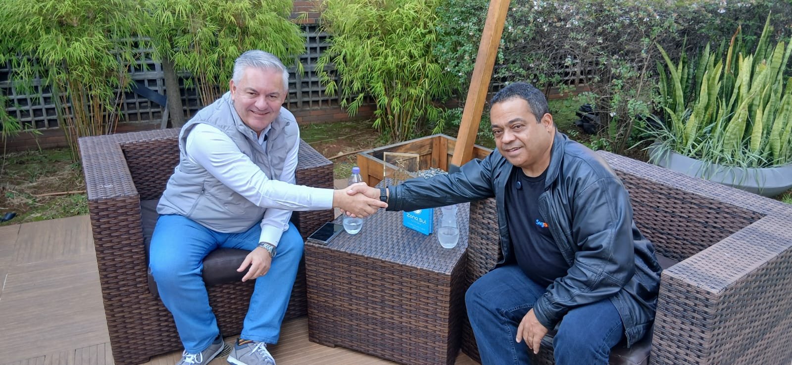 Jorge Serdan, diretor comercial da Zona Sul Assessoria e Ivanildo Sousa, da Agência Seg News